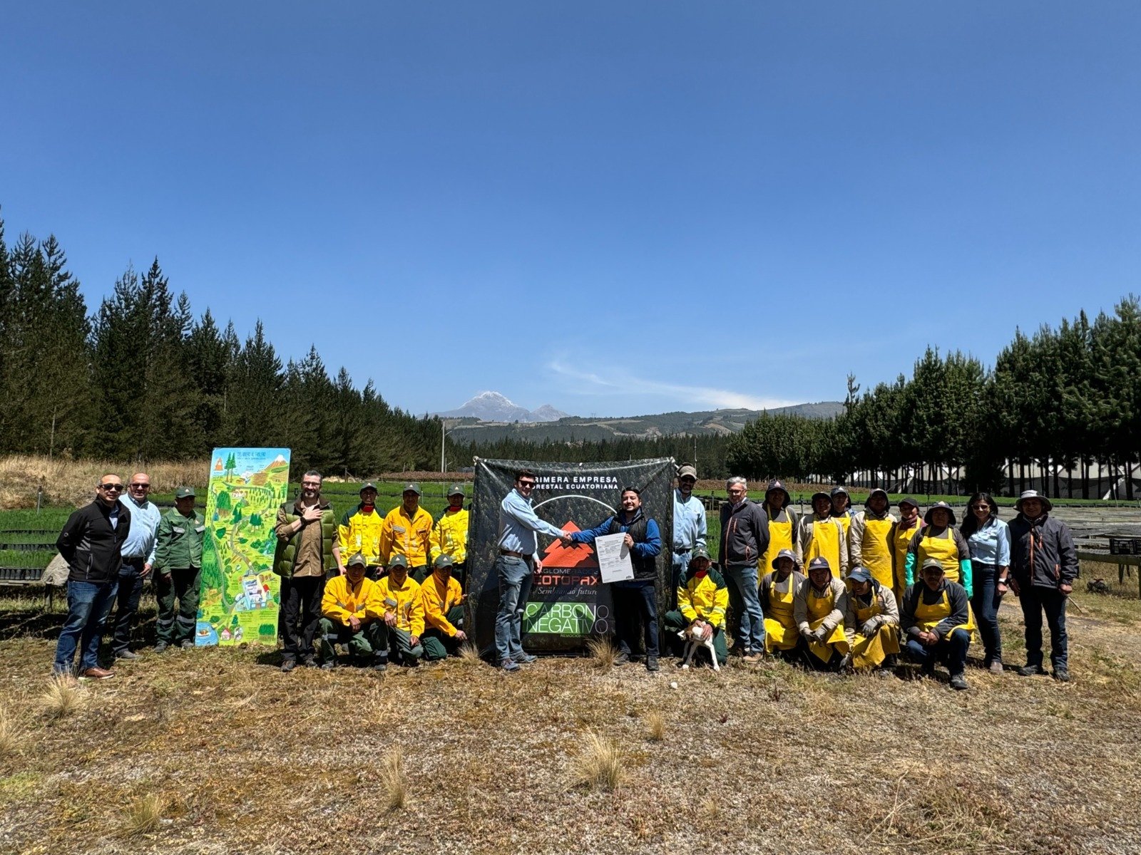 Aglomerados Cotopaxi recibió el Certificado de Buenas Prácticas Forestales otorgado por el Ministerio de Agricultura y Ganadería