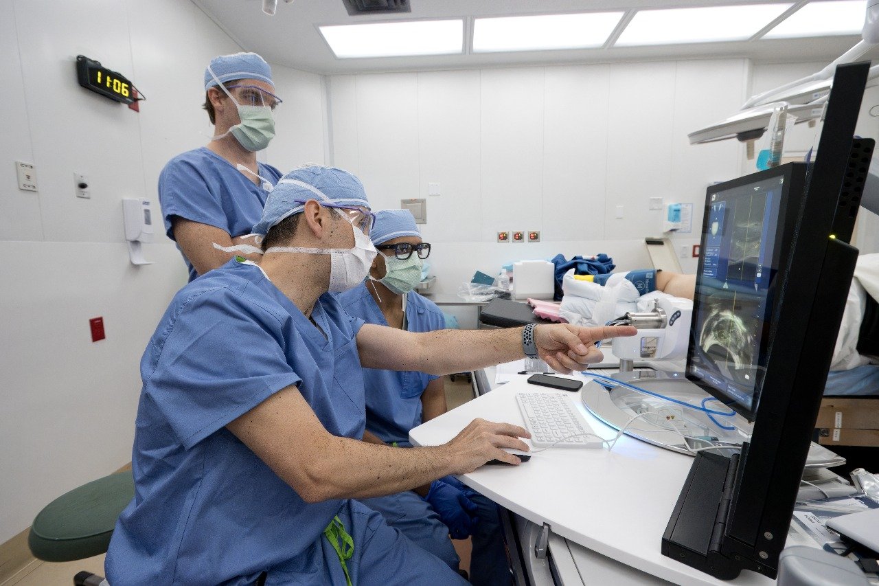 Cleveland Clinic lidera el primer procedimiento transcontinental de HIFU para tratar el cáncer de próstata
