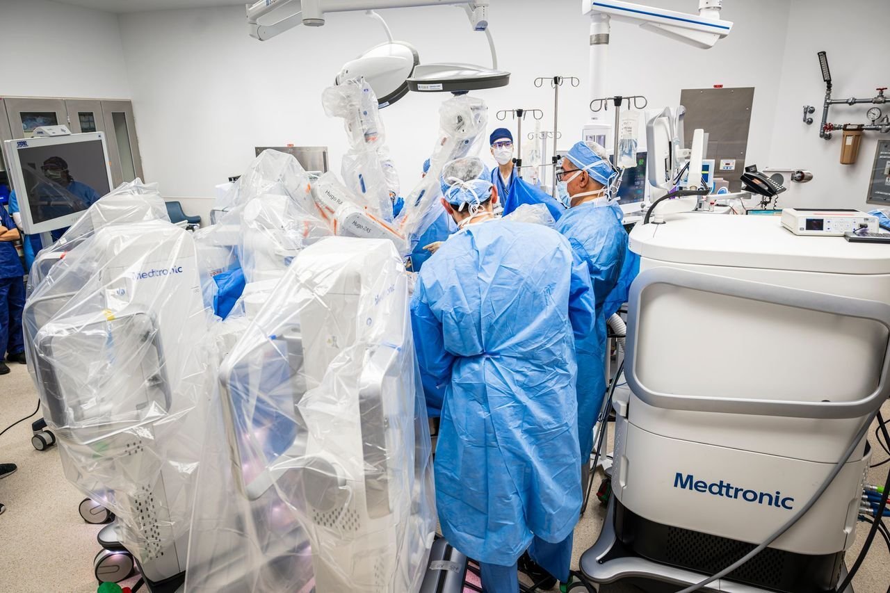 Cleveland Clinic, primer hospital en EE.UU. en realizar cirugía prostática asistida por robot con un sistema recientemente aprobado por la FDA