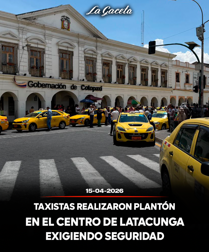 Taxistas realizaron plantón en el centro de Latacunga exigiendo seguridad
